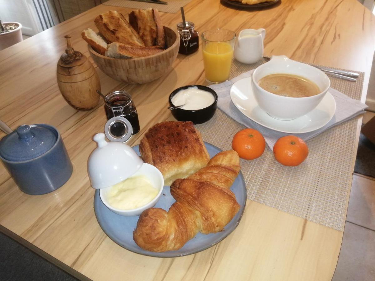 Bed and Breakfast La Maison D'Elise Dollon Екстер'єр фото
